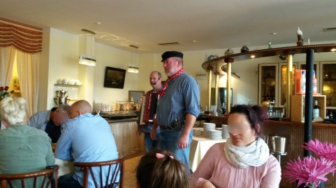 {short description of image}