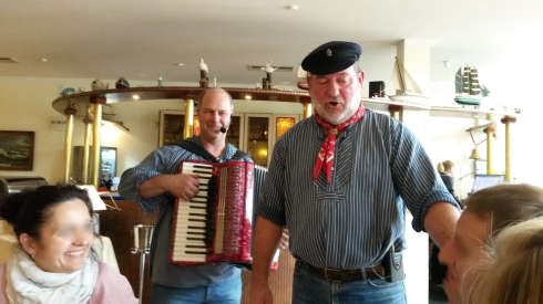 {short description of image}